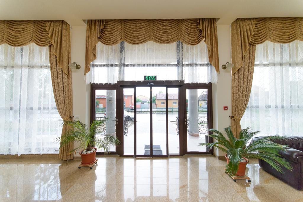 Hotel Miky Арад Экстерьер фото